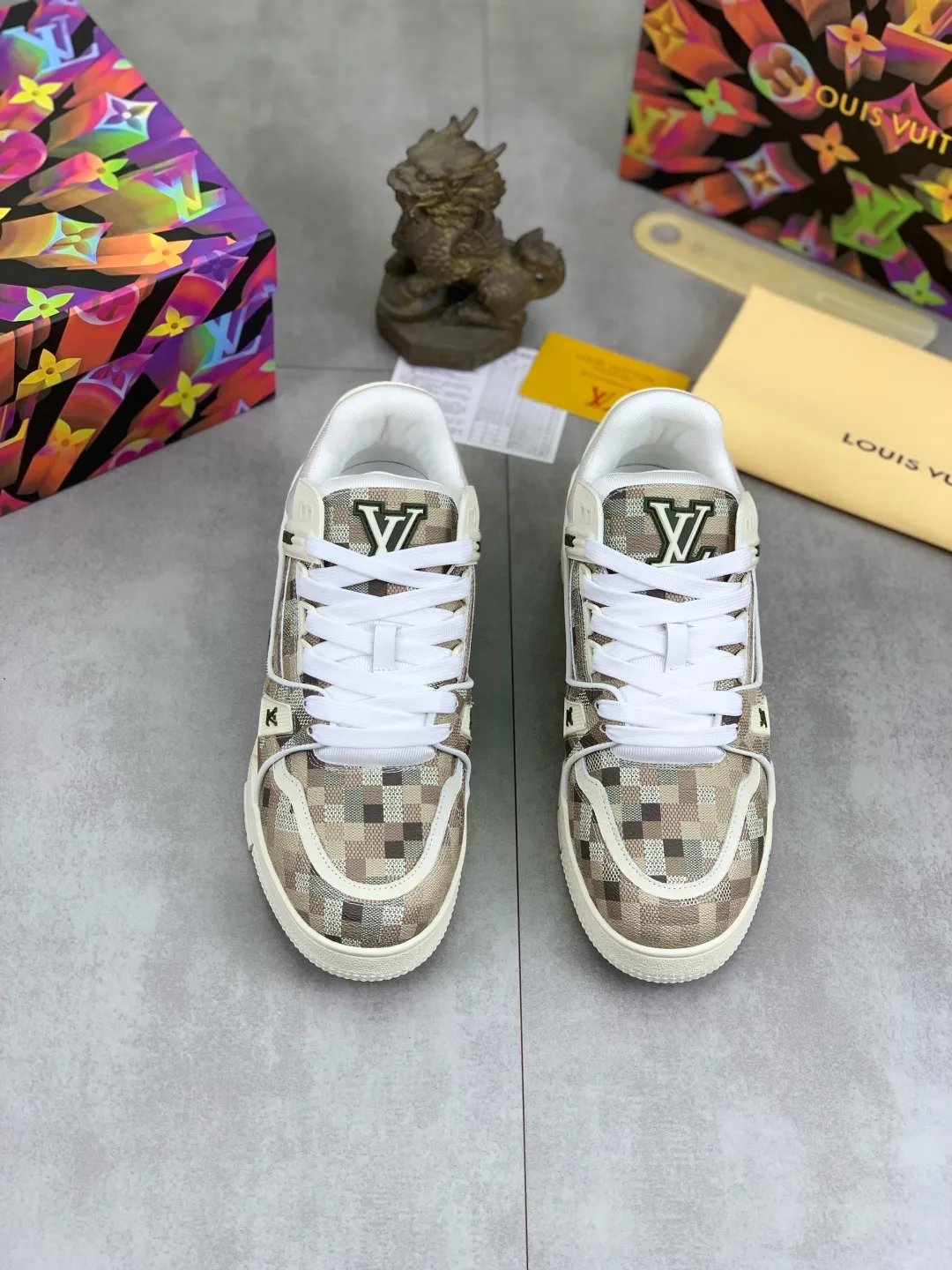 Men's men's shoes 💰P580 New style 💰💎💎Latest color High version 2025Louis*Vuitto* LV Traine Catwalk TRAINER outsole and fabric private model A shoe that definitely costs a lot of money and effort. This series was designed after the arrival of Vifgil. It is favored by many fans every season. Original TPU outsole Original packaging Color: black Available in white (available from stock, super fast shipping) Code number: 35-46